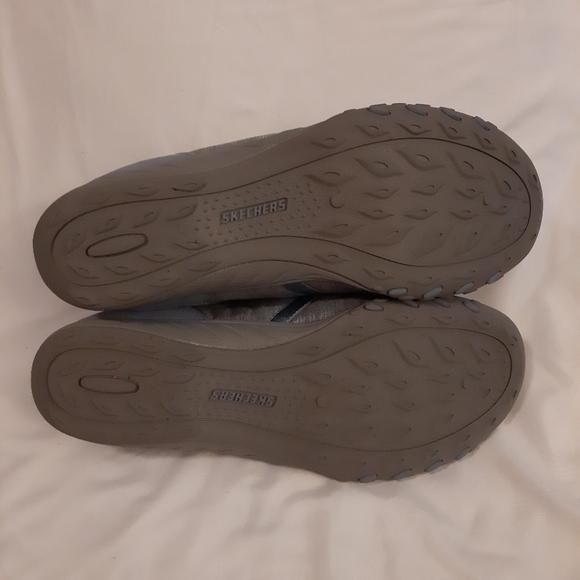 Skechers memory foam shoes. They don’t fit me. - Picture 11 of 14